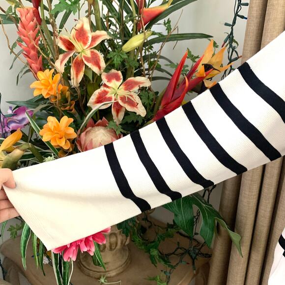 Uniqlo 3D Knit Cotton Sweater in Striped White - Picture 5 of 9